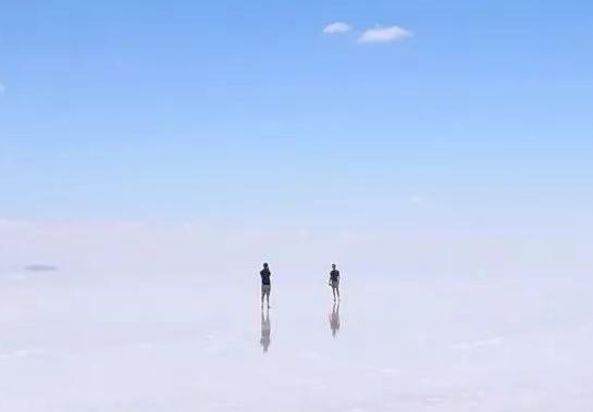 世界那么大还是遇见你原唱是谁?全部歌词 世界那么大还是遇见你原唱是谁?全部歌词