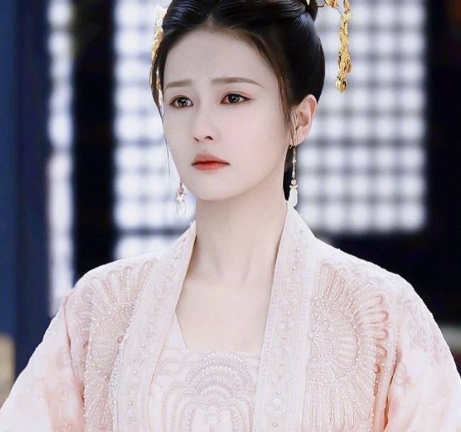 白鹿参加过的综艺节目(白鹿李一桐谁脸小) 白鹿参加过的综艺节目(白鹿李一桐谁脸小)